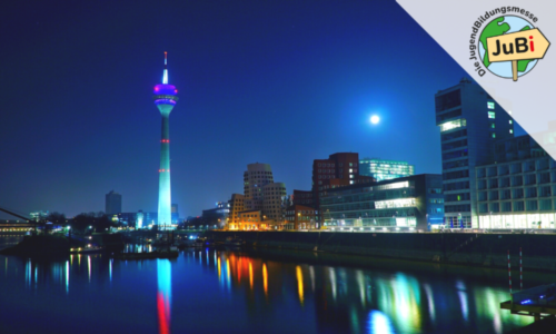 Panorama mit dem Rheinturm in Düsseldorf